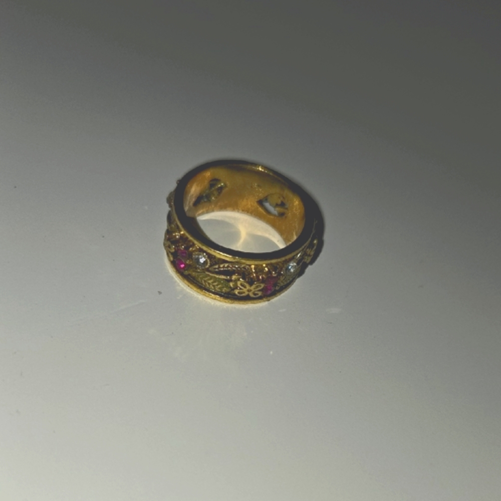 Elegant Gold and Pink Embellished Ring